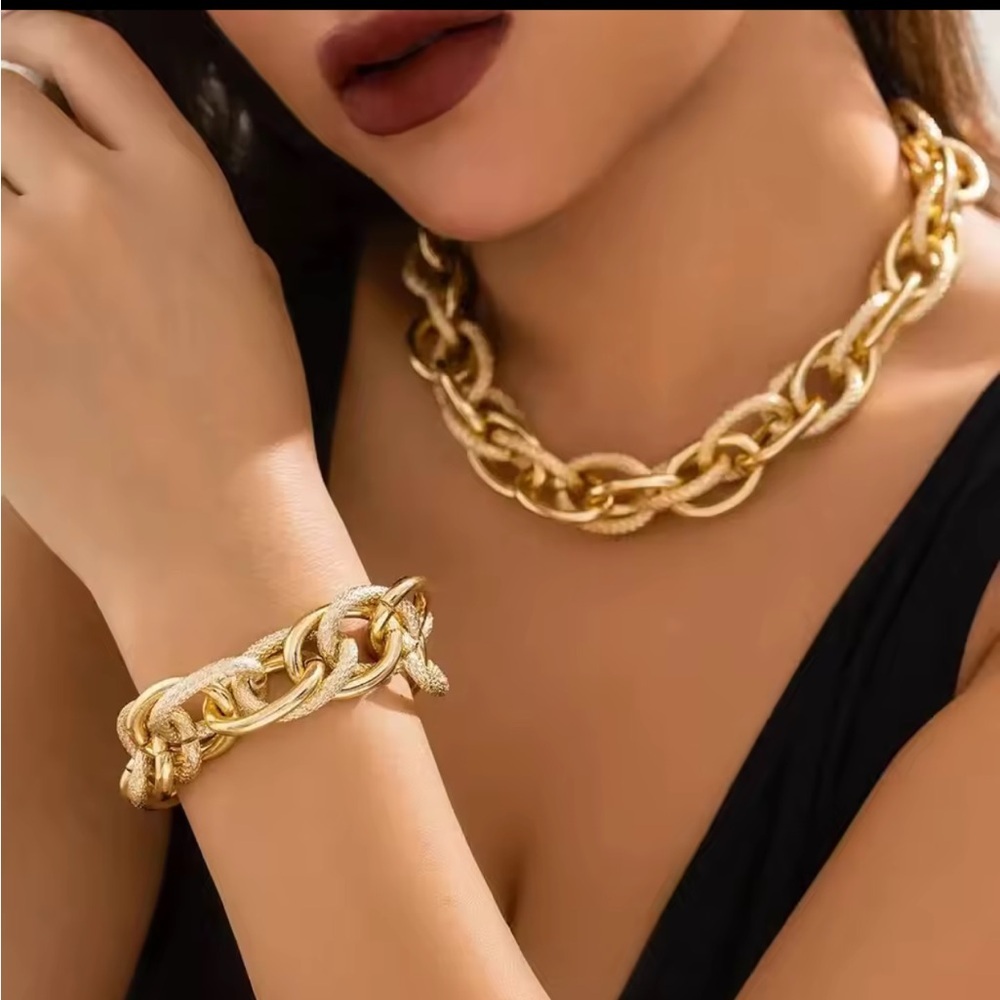 Maison Gold Link Chain Jewelry Set
